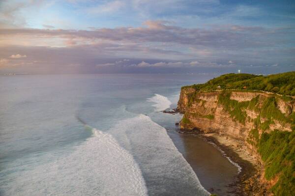 16 Spot Sunrise & Sunset Terbaik di Bali 2026: Jam, Tiket & Akses