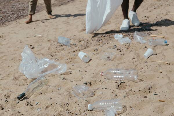 Air Minum Botol Plastik di Bali: Apa yang Dilarang Sejak 2026?