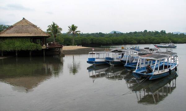Air Panas Banyuwedang: Hot Spring Belerang Asin di Tepi Laut Bali Barat