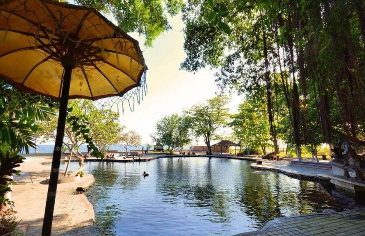 Air Sanih: The Freshwater Spring Pool That Empties Straight Into the Bali Sea