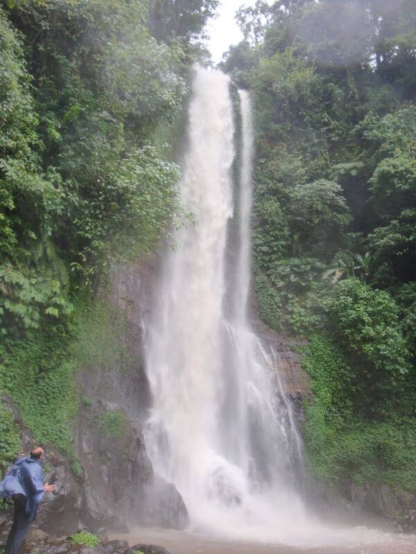 Air Terjun Aling-Aling Sambangan: Lompat Tebing & Seluncuran Alami di Bali Utara