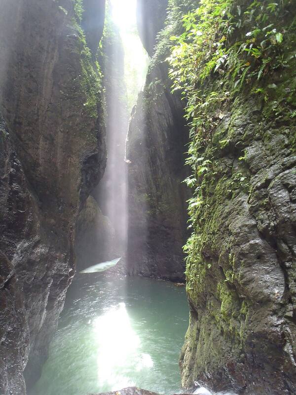 Air Terjun Aling-Aling Sambangan: Lompat Tebing & Seluncuran Alami di Bali Utara