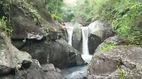 Air Terjun Batu Belah Dewasana: Gratis, Dekat Puncak Mawar Jembrana