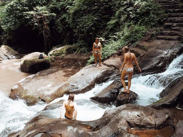 Air Terjun Dusun Kuning: Air Terjun Tersembunyi di Lembah Hijau Bangli