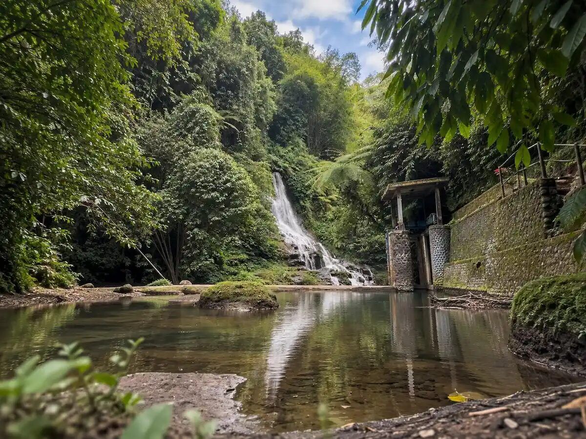 Goa Giri Campuhan Waterfall: Through a Tunnel in Tembuku, Bangli