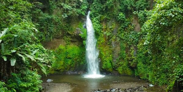 Air Terjun Goa Gong Sulangai atau Nungnung? Pilih yang Mana