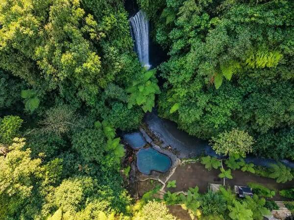 Air Terjun Goa Raja atau Tukad Cepung? Perbandingan di Bangli