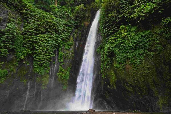 Air Terjun Melanting: Pesona Tersembunyi di Hijaunya Munduk