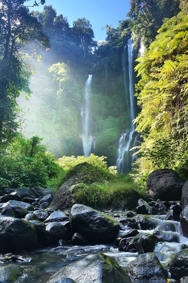 Air Terjun Sekumpul Buleleng: Air Terjun Terindah Bali yang Wajib Ditempuh dengan Pemandu