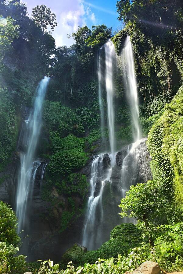 Air Terjun Sekumpul Buleleng: Air Terjun Terindah Bali yang Wajib Ditempuh dengan Pemandu