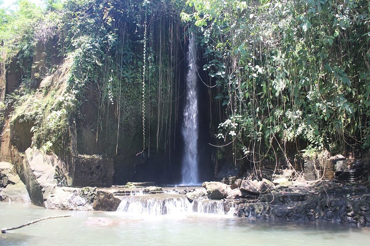 Sumampan Waterfall, Gianyar: The Carved-Stone Hidden Falls of Kemenuh Village