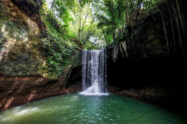Suwat Waterfall: The Natural Pool Far Quieter Than Tegenungan