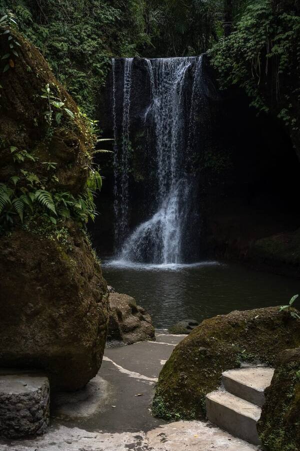 Air Terjun Suwat, Kolam Alami yang Jauh Lebih Sepi dari Tegenungan