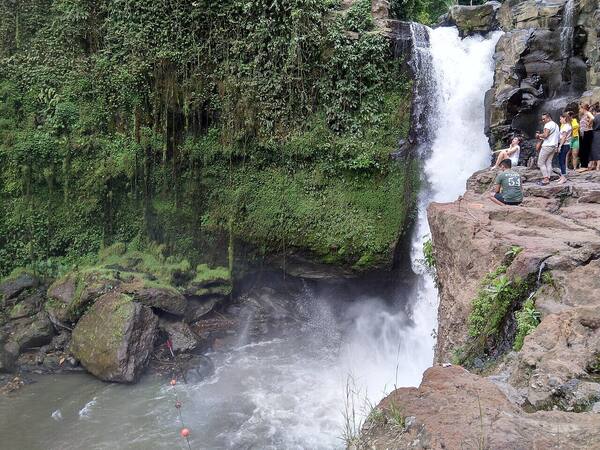 Air Terjun Tegenungan: Tirai Air Lebar Dekat Ubud yang Wajib Disinggahi