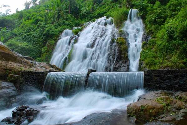 Air Terjun Tirta Buana Pegadungan: Kolam Alami dan Tiket QRIS 2026