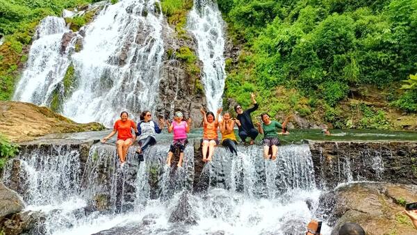 Air Terjun Tirta Buana Pegadungan: Kolam Alami dan Tiket QRIS 2026