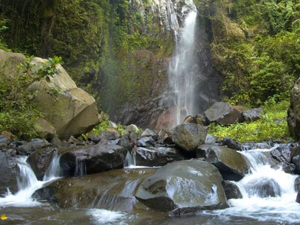 Air Terjun Yeh Mampeh (Les Waterfall): Air Terjun Tertinggi di Buleleng