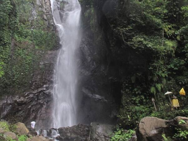 Air Terjun Yeh Mampeh (Les Waterfall): Air Terjun Tertinggi di Buleleng