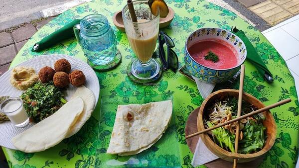 Akar Cafe Lovina: 5 Hal Sebelum Kamu Datang