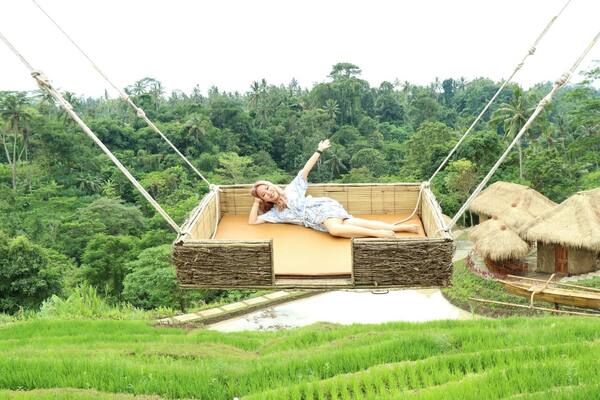 Aloha Ubud Swing, Tegallalang: Ayunan Raksasa di Atas Sawah dan Kebun Kopi