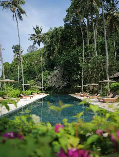 Amankila: Resor Mewah dengan Kolam Renang Bertingkat Menghadap Selat Lombok di Karangasem