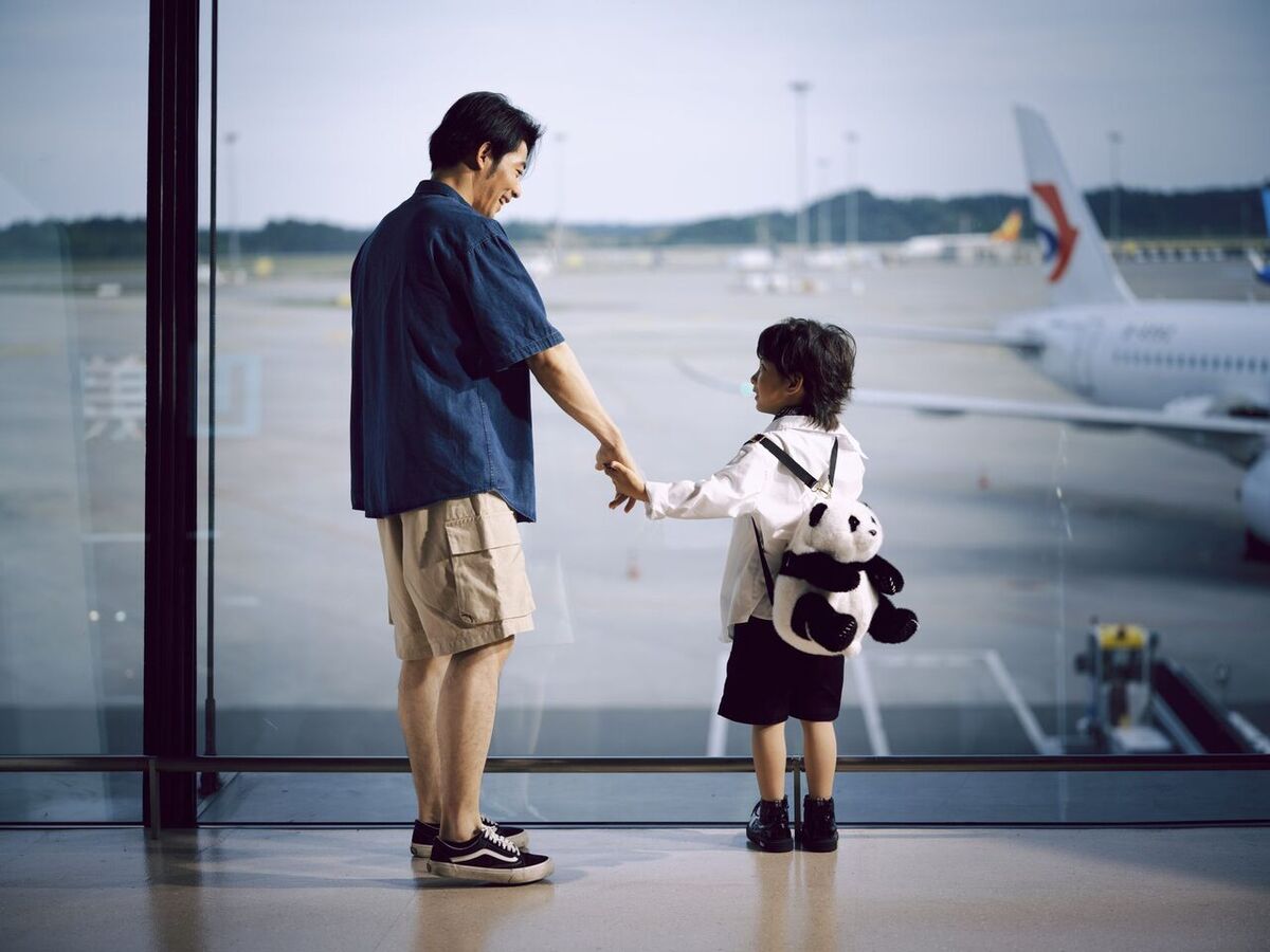 Bambino a Bali con un solo genitore: serve l'autorizzazione?
