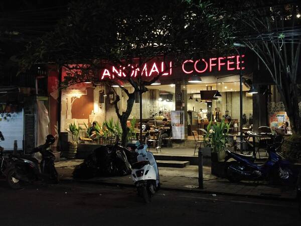 Anomali Coffee Ubud: Mencicipi Peta Kopi Nusantara dalam Satu Meja