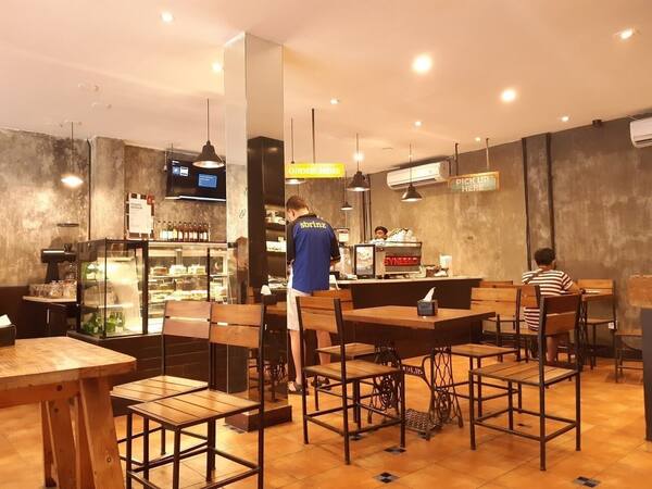 Anomali Coffee Ubud: Mencicipi Peta Kopi Nusantara dalam Satu Meja