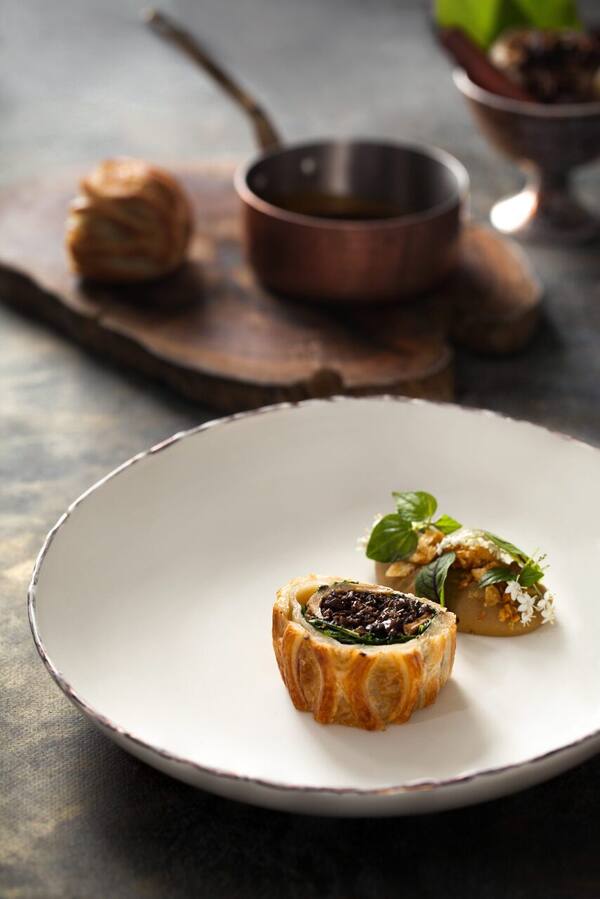 Apéritif Restaurant Ubud: Fine Dining Megah ala Kolonial dengan Menu Degustasi Chef Nic Vanderbeeken