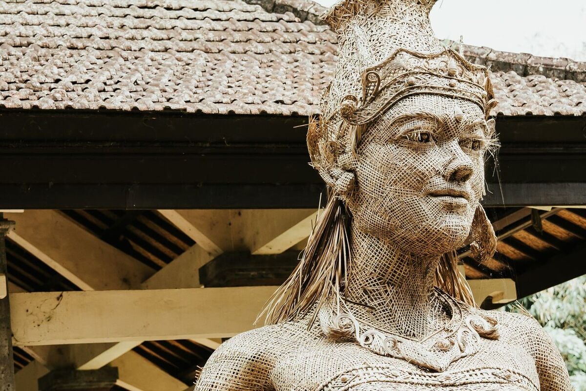 Bali Arak for Travelers 2026: Official Rules, Methanol Dangers, Take-Home Limits & How to Taste It Safely