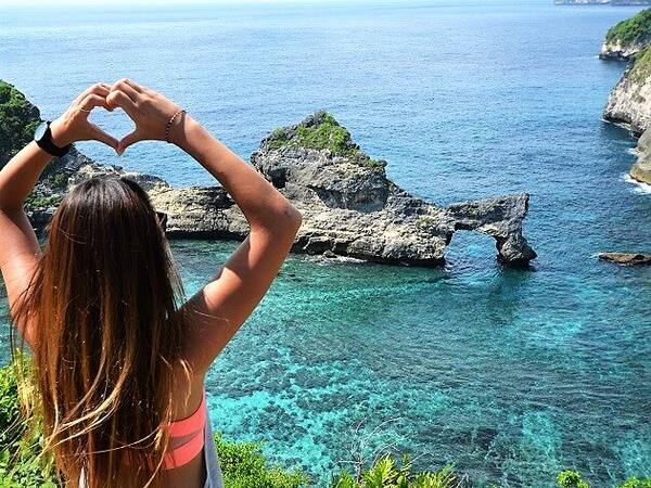 Atuh Beach Nusa Penida: Pantai Tersembunyi di Balik Tebing Timur