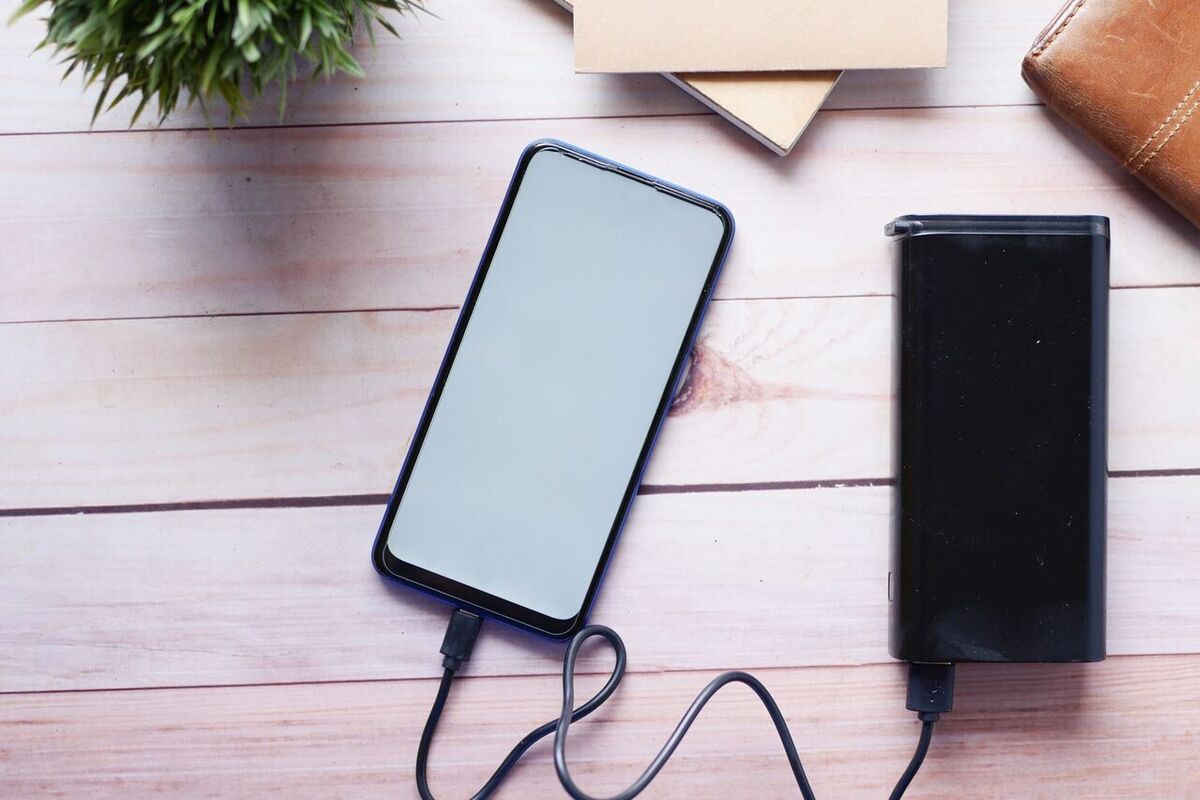 ¿Cuáles son las reglas de los power banks en vuelos desde Bali en 2026?
