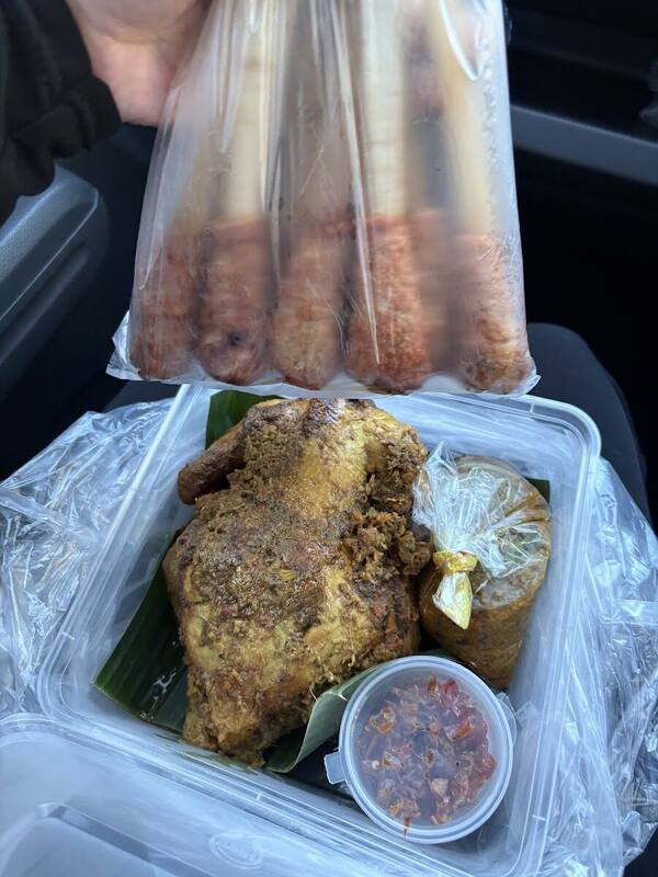 Ayam Betutu Bu Ferdi Denpasar: Rp15-25 Ribu, Tutup Sore