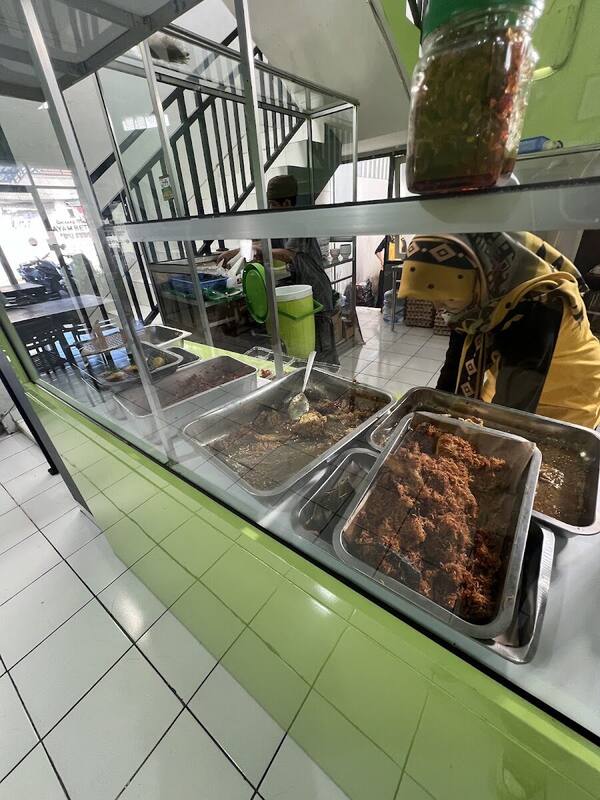 Ayam Betutu Bu Ferdi Denpasar: Rp15-25 Ribu, Tutup Sore