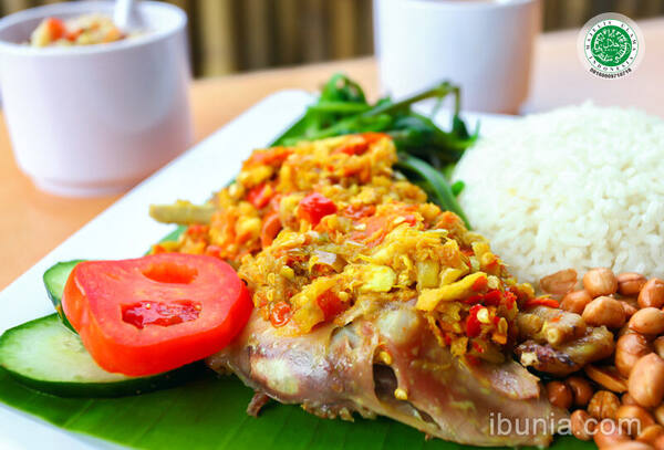 Ayam Betutu Ibu Nia, Renon: Prices, Menu and Halal Status