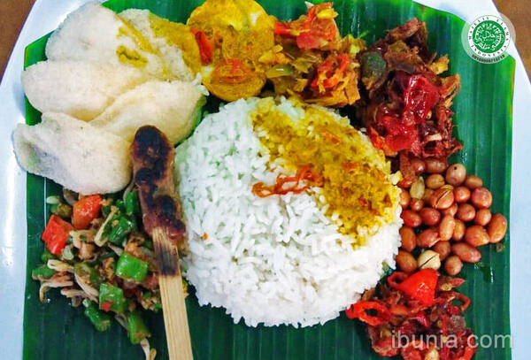 Ayam Betutu Ibu Nia Renon: Harga, Menu, dan Status Halal