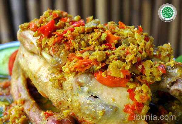 Ayam Betutu Ibu Nia Renon: Harga, Menu, dan Status Halal