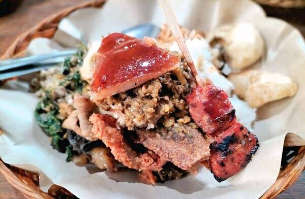 Babi Guling Pan Ana Denpasar: Prices, Kulit Sultan, Busy Hours