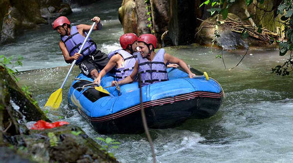 Bakas Levi Rafting: Arung Jeram 7,5 Km di Sungai Melangit, Klungkung