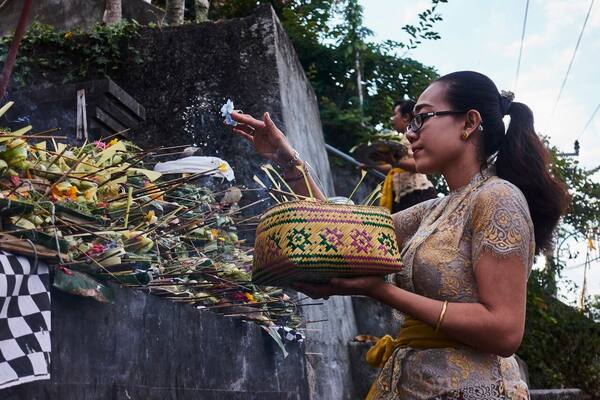 Bali di Bulan November 2026: Cuaca, Ombak, Upacara & Harga Hotel