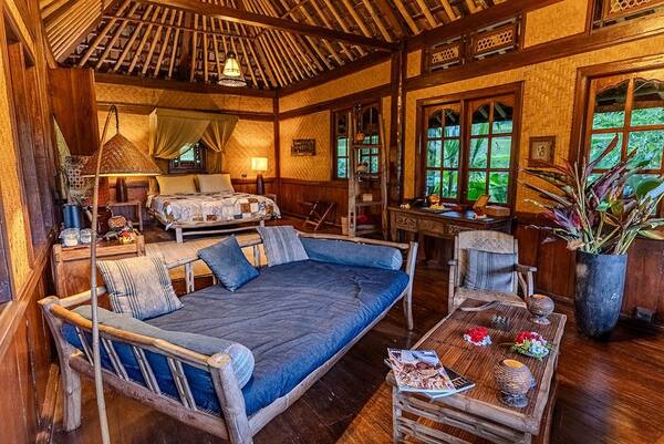 Bali Eco Stay: 8 Bungalow Terbuka dan Air Terjun Pribadi di Lereng Batukaru