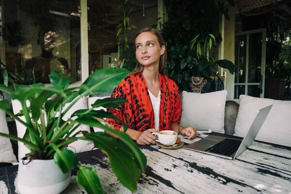 Bali untuk Digital Nomad 2026: Kawasan Terbaik, Biaya Bulanan & Cara Hemat Penginapan
