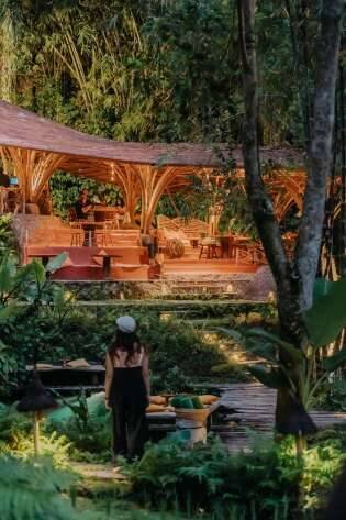 Bambu Indah: Surga Eco-Luxury dari Bambu di Tepi Lembah Ayung, Ubud