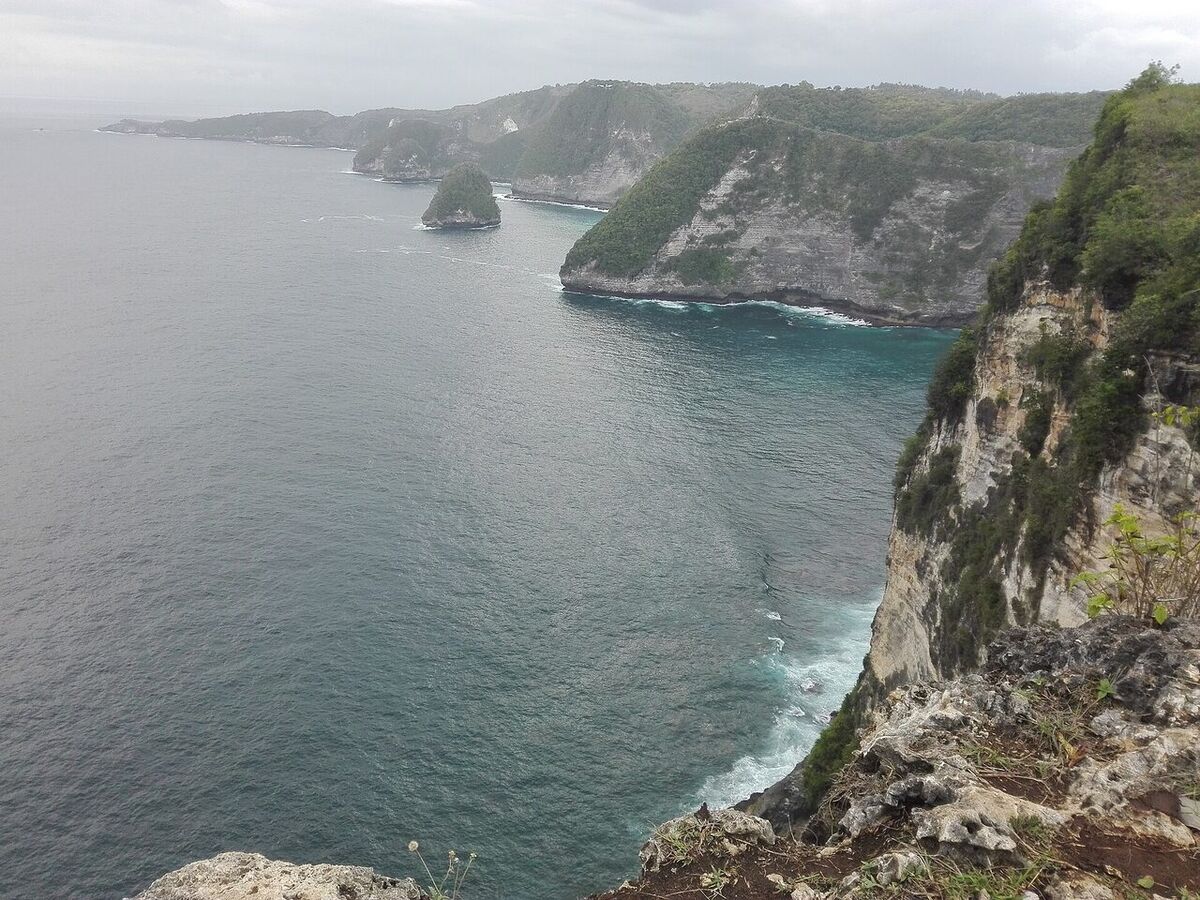 Banah Cliff Point, Nusa Penida: The Rock Arch on the Southwest Cliffs