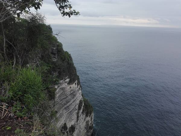 Banah Cliff Point, Nusa Penida: Lengkung Karang di Tebing Barat Daya