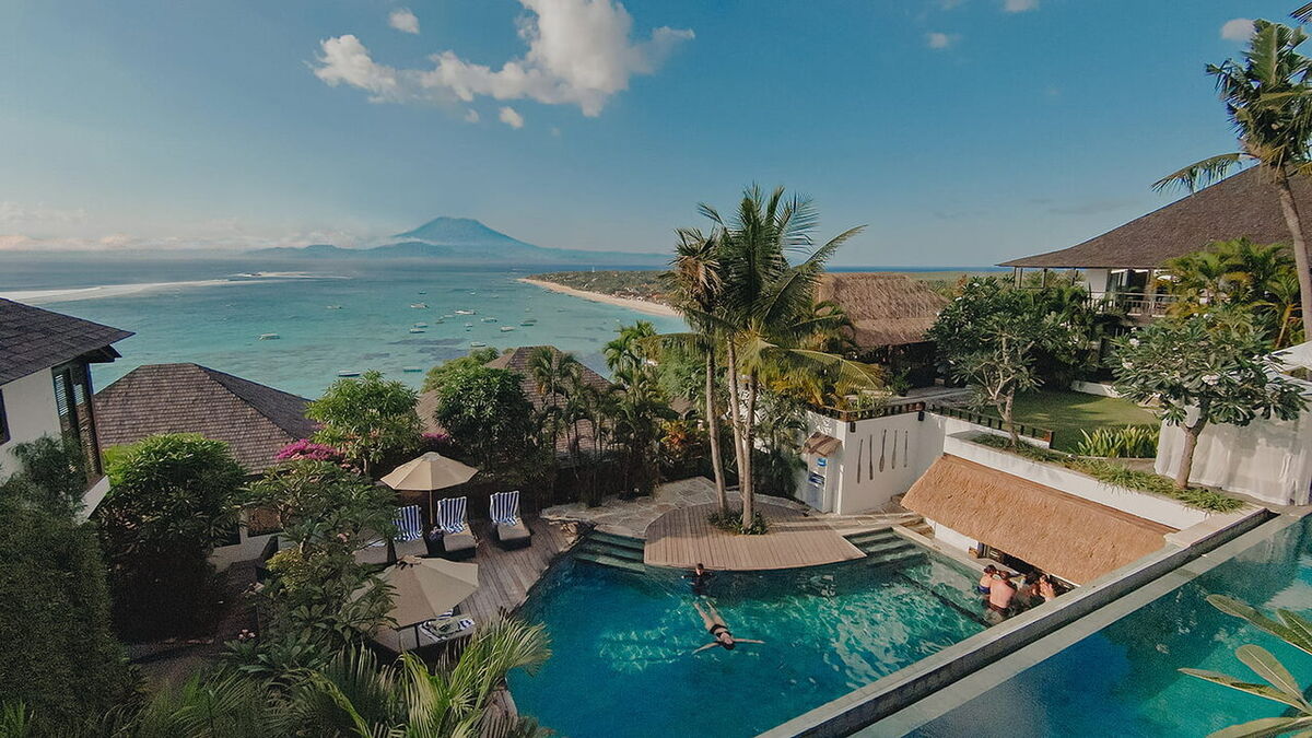 Batu Karang Lembongan Resort & Spa: Staying on the Coral Cliff Above Jungutbatu