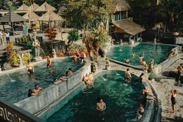 Batur Natural Hot Spring Toya Bungkah: Berendam Air Panas Menghadap Danau Batur