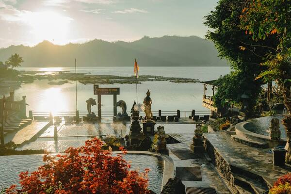 Batur Natural Hot Spring Toya Bungkah: Berendam Air Panas Menghadap Danau Batur