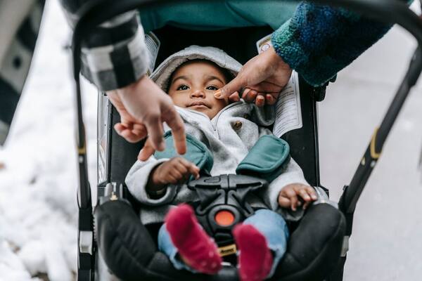 Bayi Umur Berapa Boleh Naik Pesawat ke Bali?