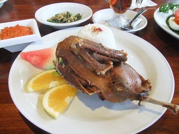 Bebek Tepi Sawah Ubud: Bebek Goreng Renyah di Tepi Sawah